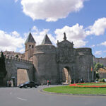 250px-Toledo_PuertaBisagra